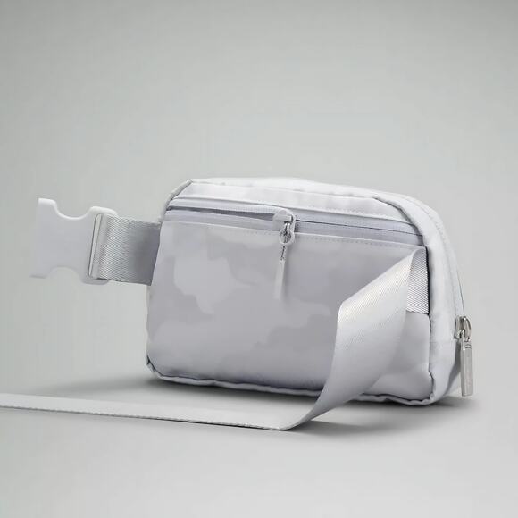 Lululemon Everywhere Crossbody Belt Bag 1L - Gray Camo - Picture 4 of 5